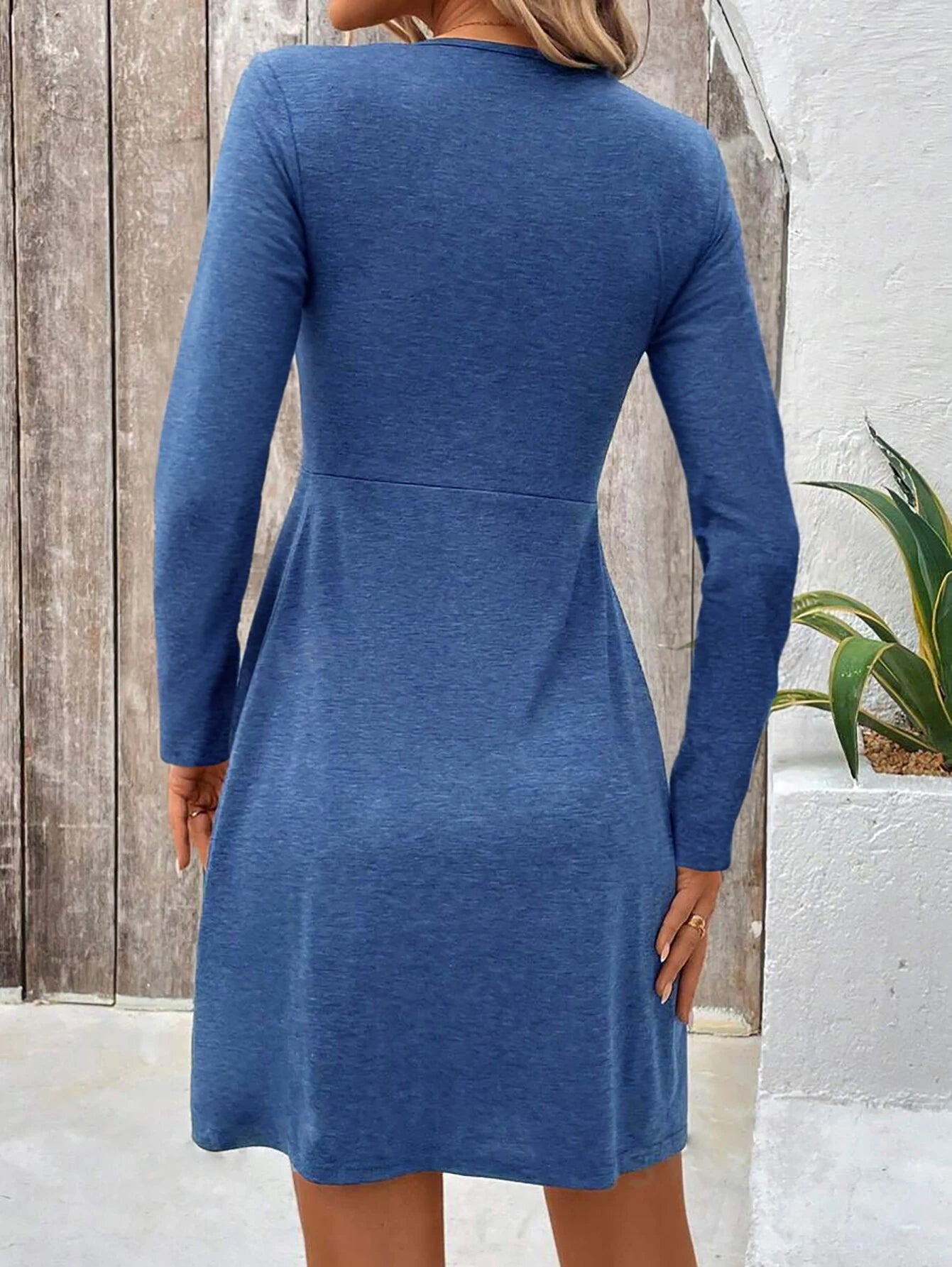 Women's Long Sleeve V-Neck Twist